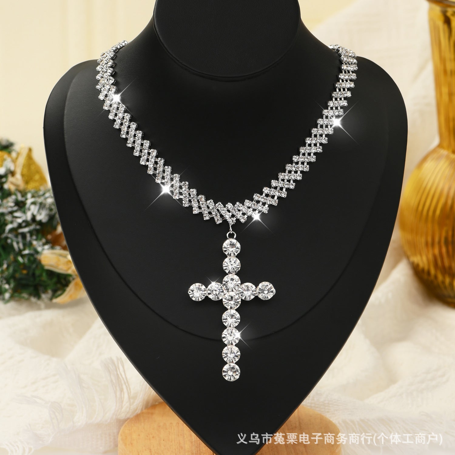 Silver Rhinestone Cross Choker Necklace – Adjustable U-Shape Bamboo Chain for Women
