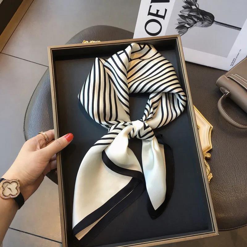 Korean Silk Square Scarf 70×70 cm – Retro Printed Women's Fashion Scarf