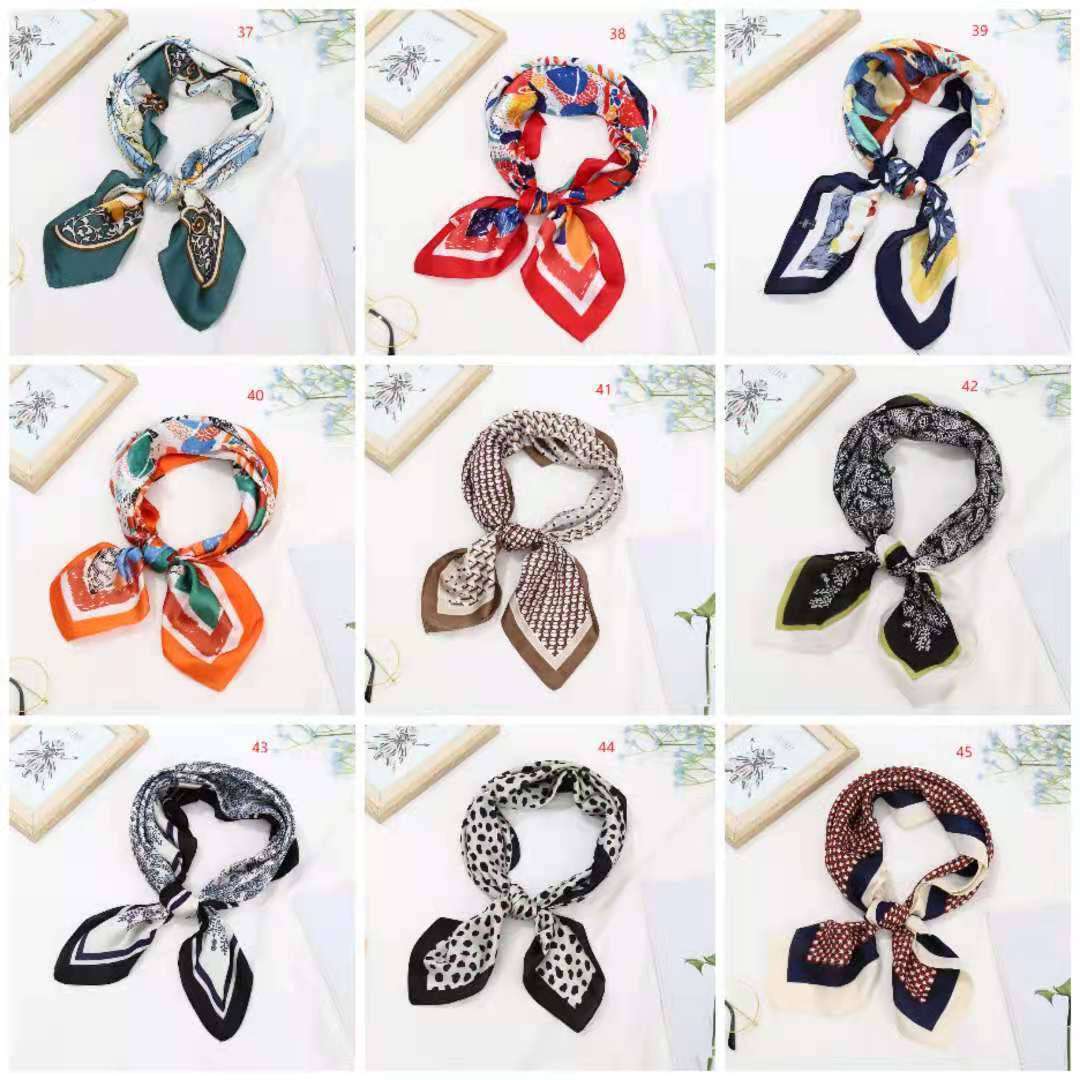 Korean Silk Square Scarf 70×70 cm – Retro Printed Women's Fashion Scarf