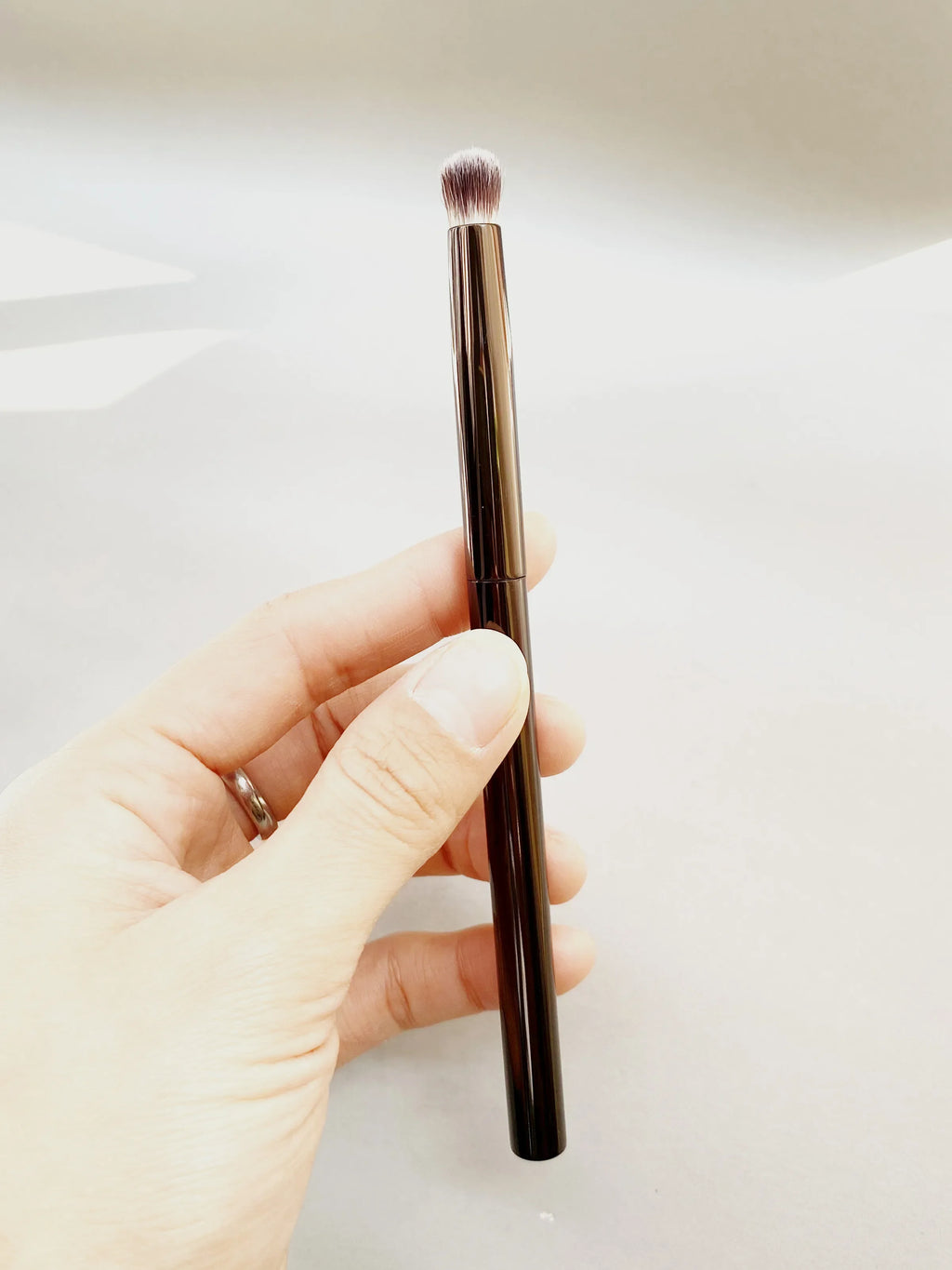 Hourglass Domed Shadow Brush No.9
