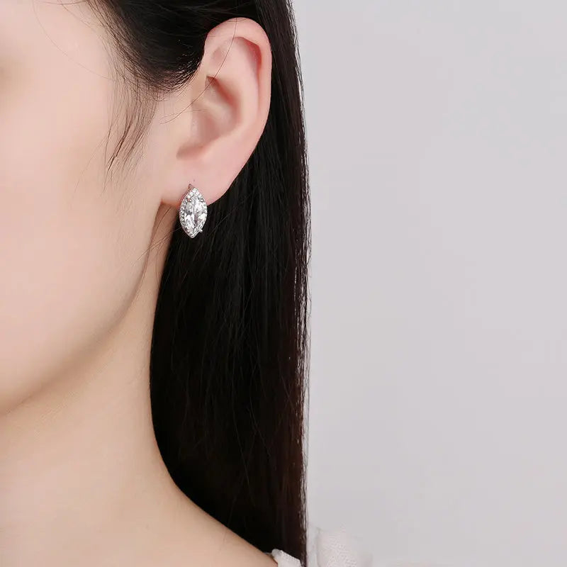 Sparkling Sterling Silver Round Zircon Stud Earrings — Brilliance That Takes Your Breath Away