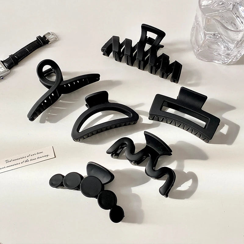 Women Elegant Black Geometric Plastic Hair Claw
