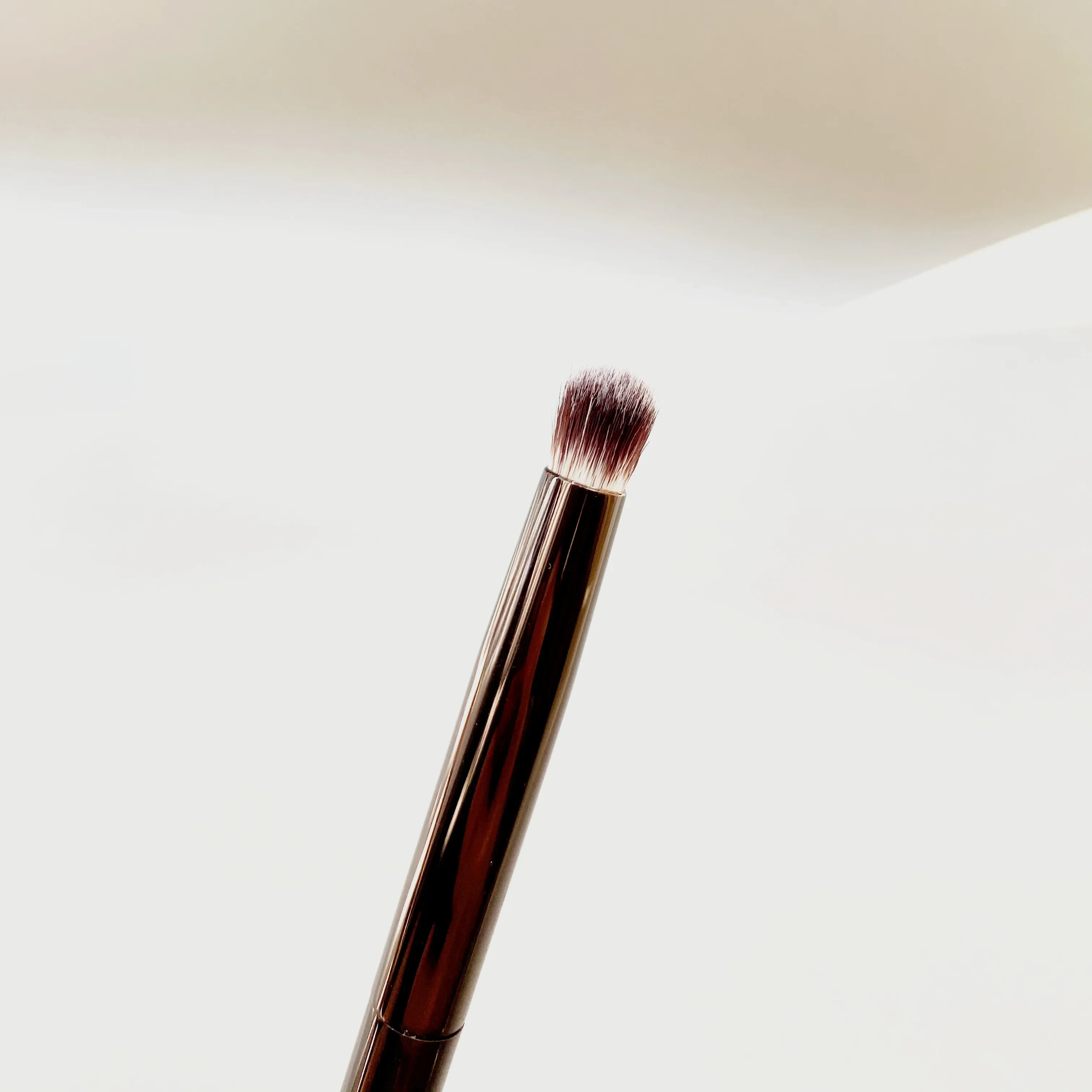 Hourglass Domed Shadow Brush No.9