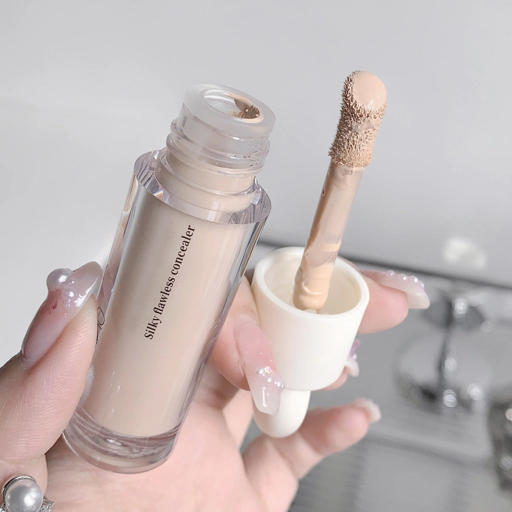 Flawless Finish Liquid Concealer – Full Coverage for Dark Circles, Blemishes & Freckles