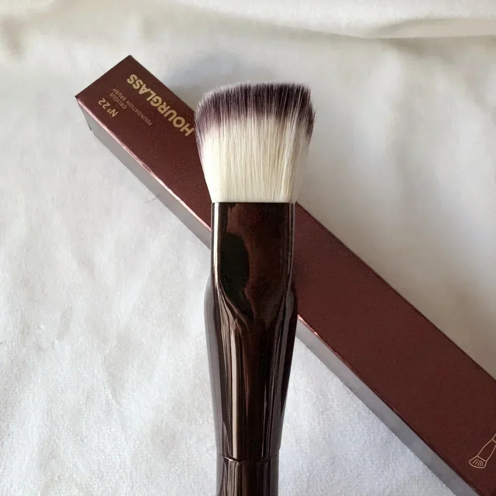 Hourglass Oblique Foundation Brush