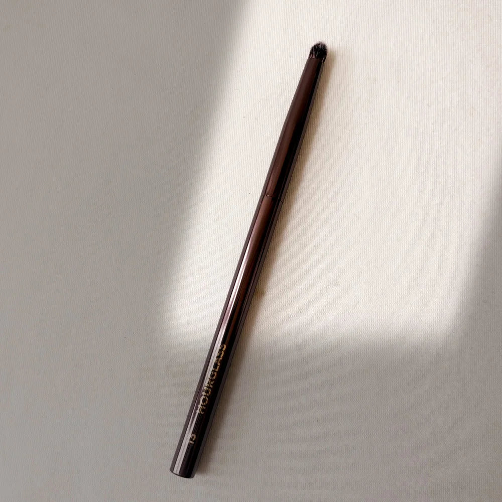 Hourglass Precision Smudge Brush
