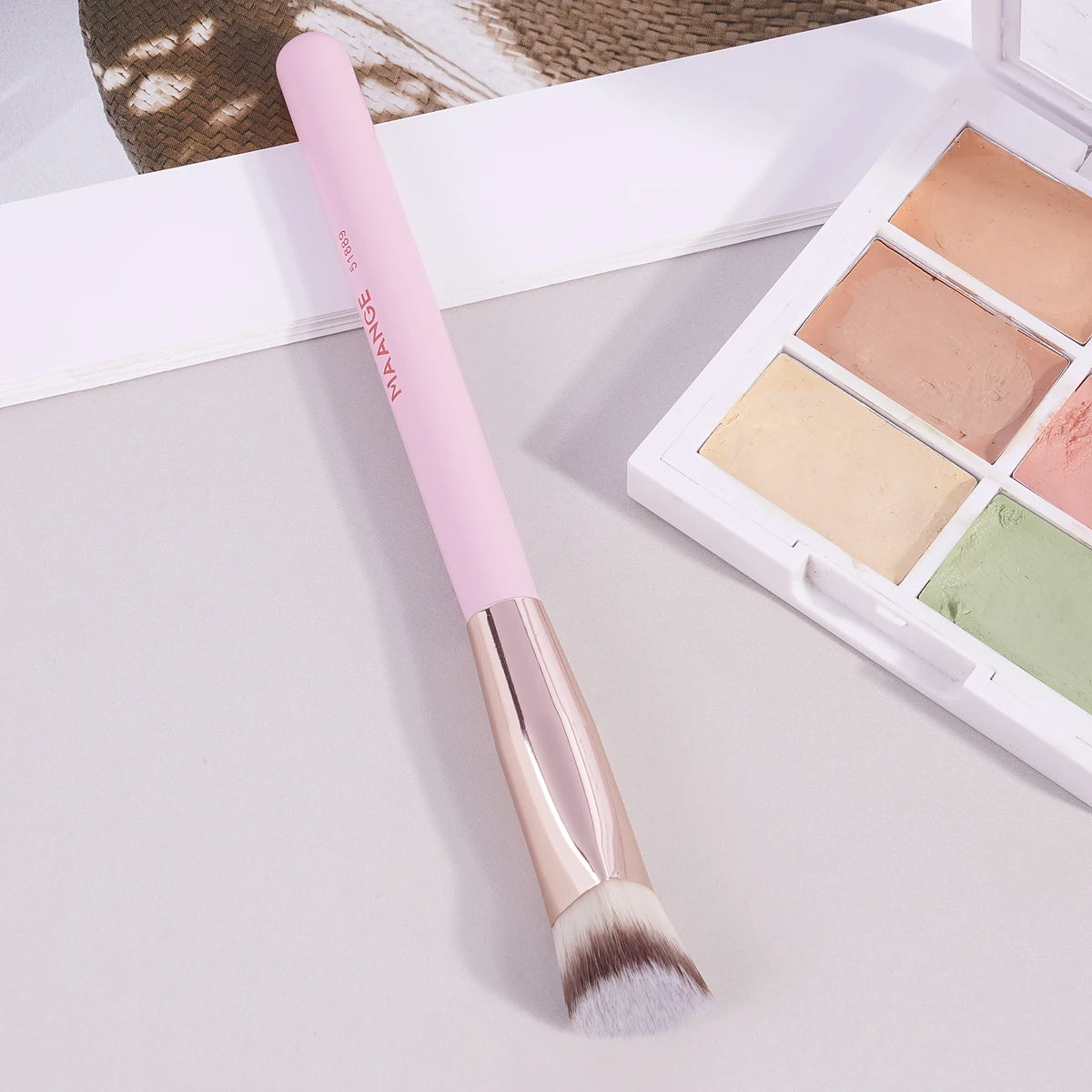 MAANGE Under Eye Concealer Makeup Brush