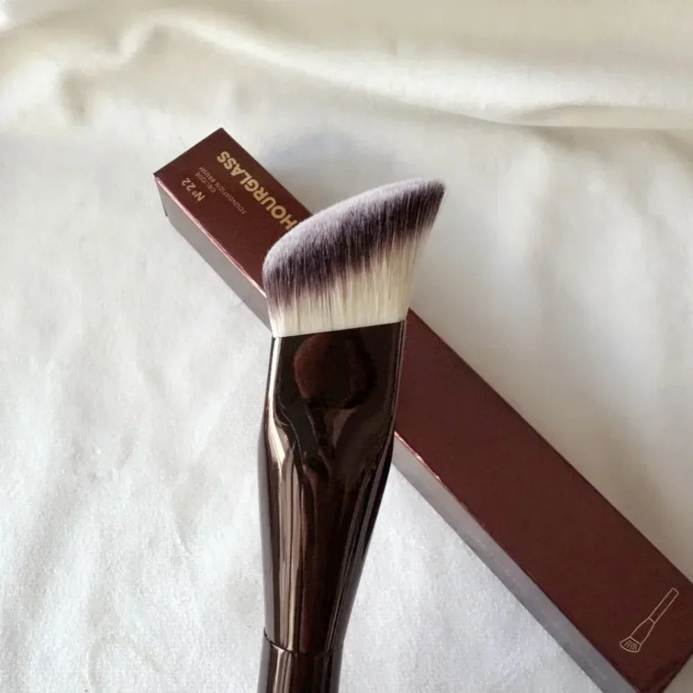 Hourglass Oblique Foundation Brush