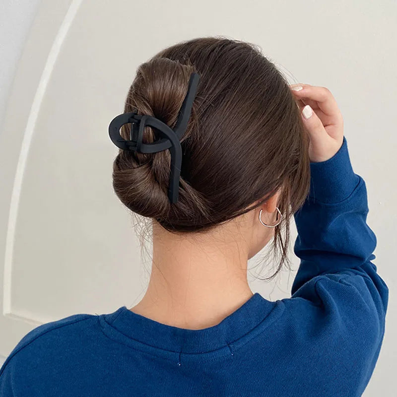 Women Elegant Black Geometric Plastic Hair Claw