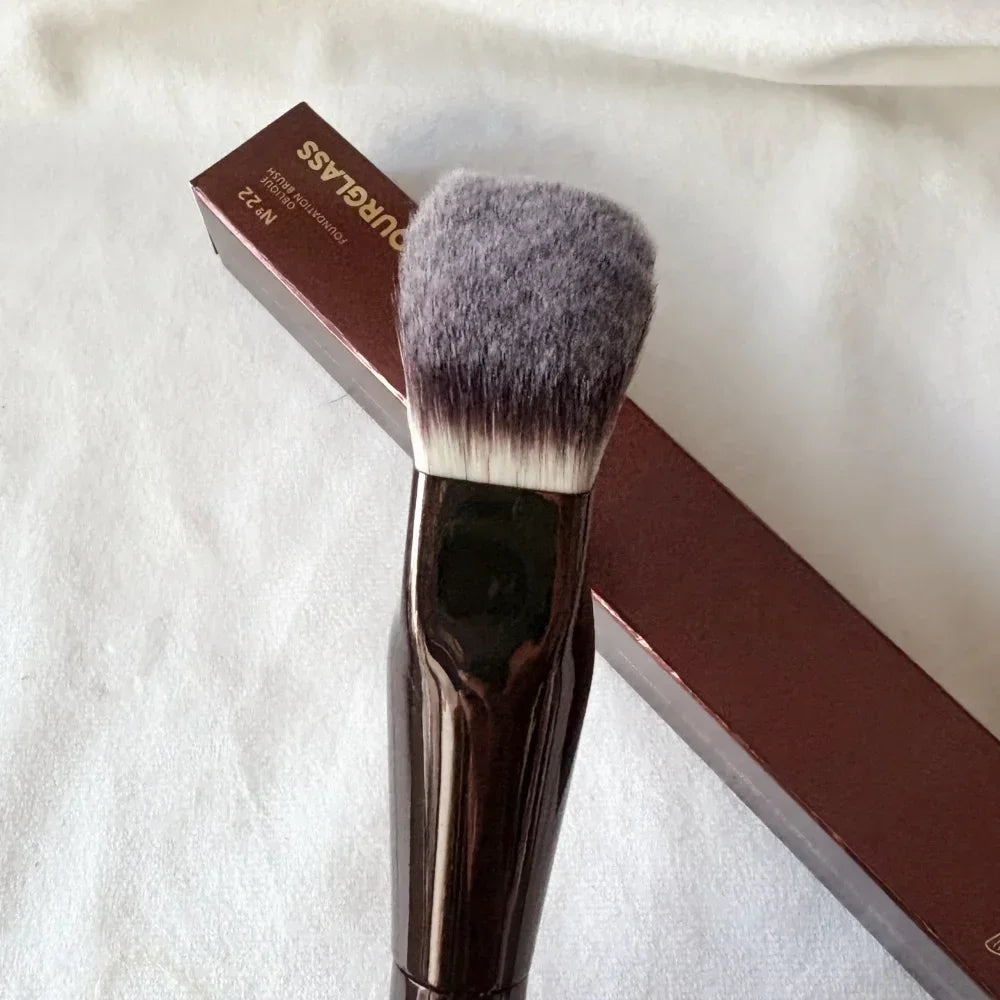 Hourglass Oblique Foundation Brush