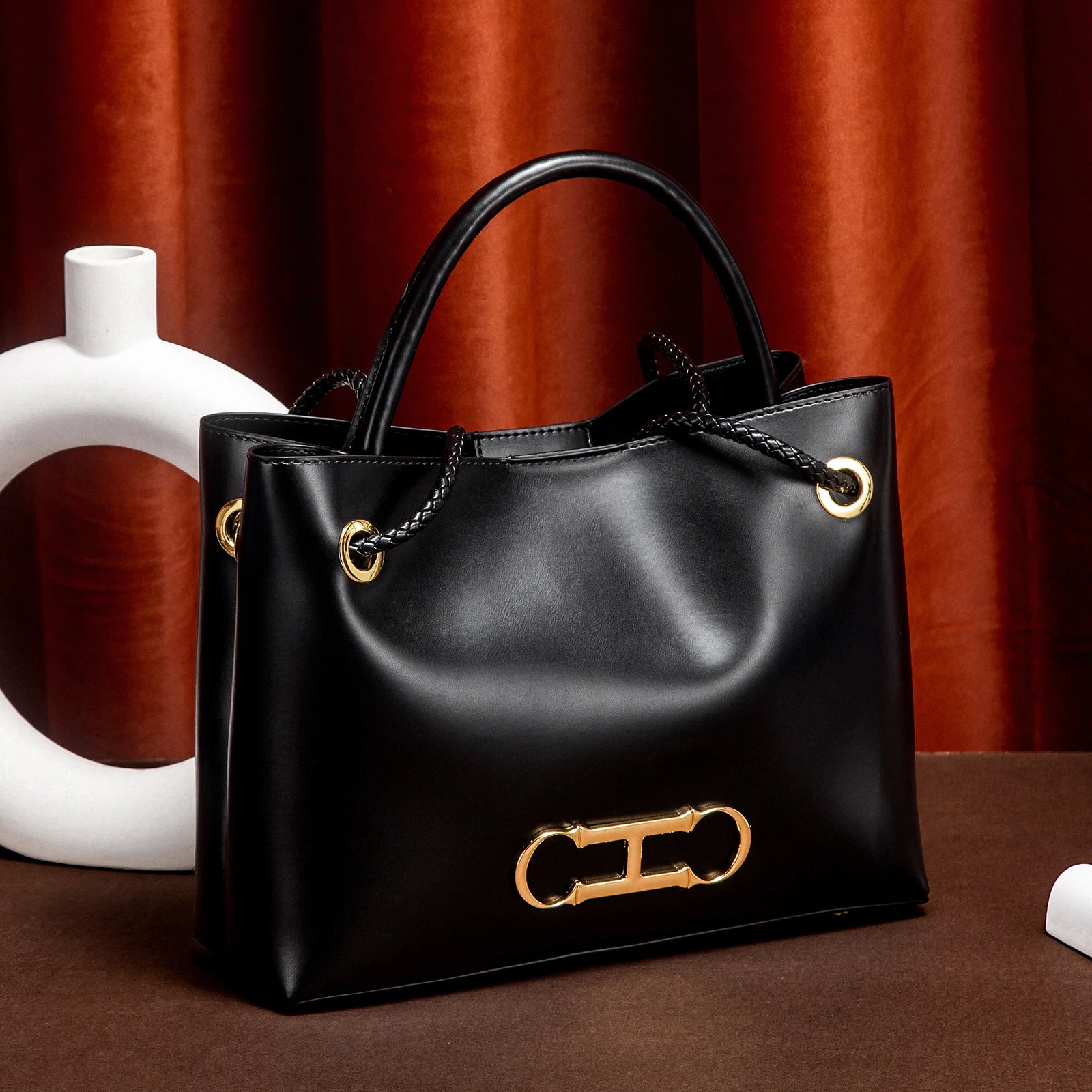 CHCH Women's handbag black