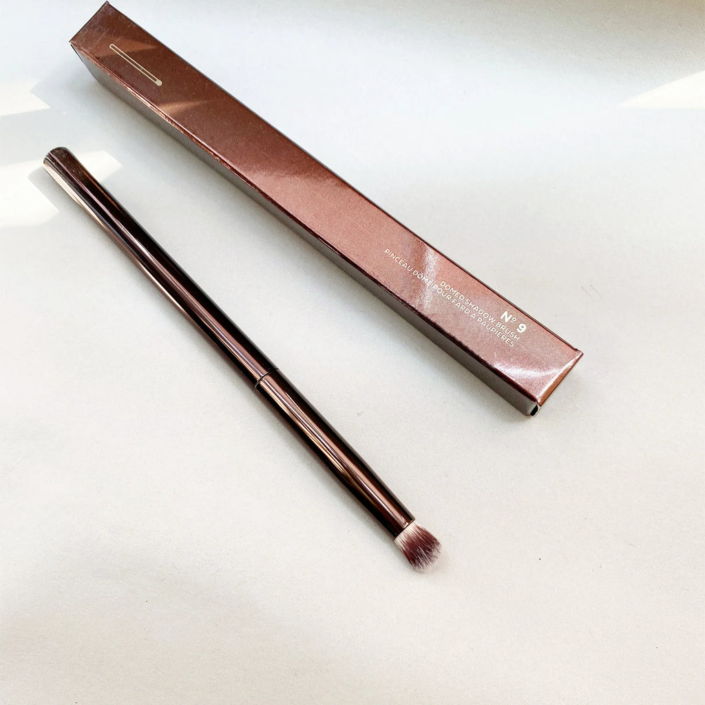 Hourglass Domed Shadow Brush No.9