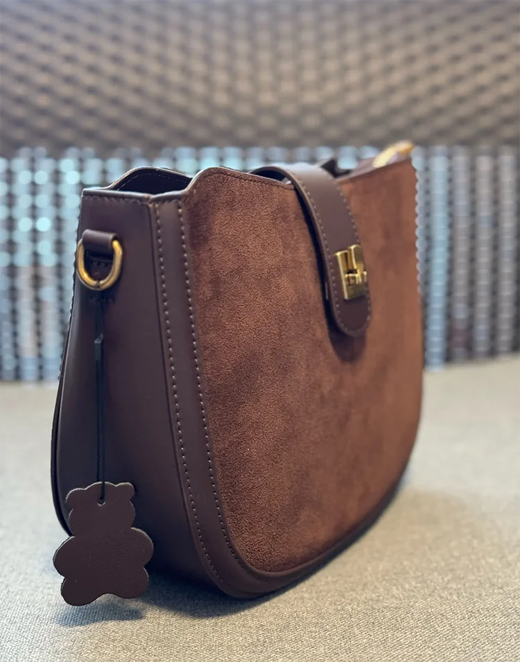 Genuine Cowhide Leather Shoulder Bag – Soft, Structured & Timeless