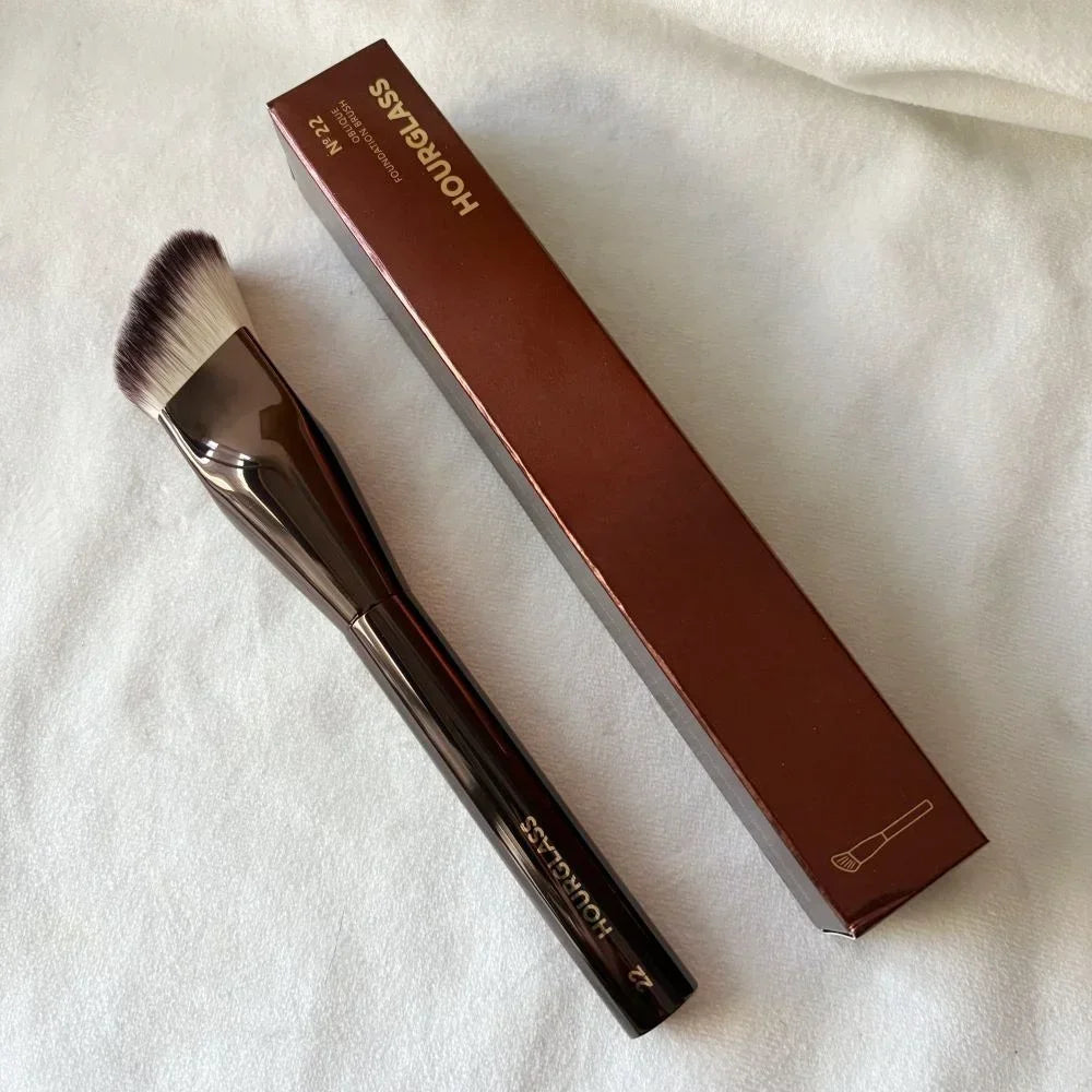 Hourglass Oblique Foundation Brush